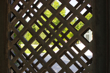 Decorative metal lattice with geometric pattern