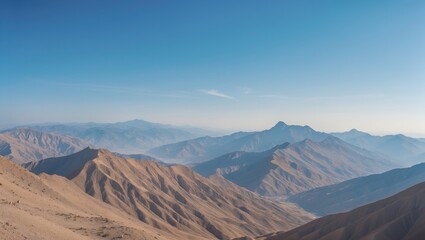 Naklejka premium Distant Mountain Ranges With Clear Blue Skies And Hazy Horizons Ideal For Text Inscriptions And Outdoor Adventure Promotions