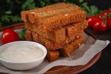 Crispy Garlic Bread Sticks with Creamy Sauce