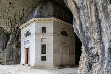 Tempio del Valadier, Marche, Italia