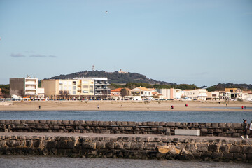 Le Mont St Loup à Agde vu depuis la Tamarissière . 