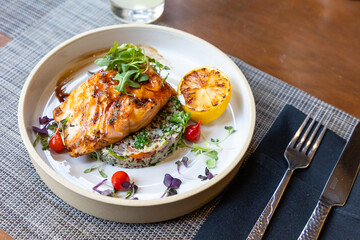 Salmon plate 