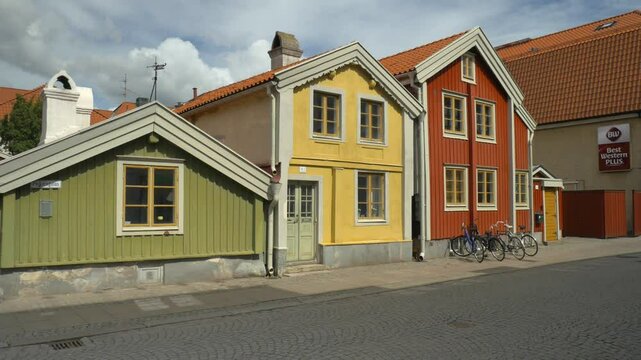 Die historischen H&auml;user Tripp, Trapp und Trull in Kalmar sind beeindruckende Beispiele schwedischer Architektur und zeugen von der reichen Geschichte dieser Stadt.
