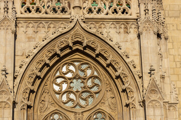 Obraz premium Great architectural landmark in Budapest, the capital city of Hungary. Sightseeing of Budapest during the day before and after sunset. Magyar capital city tourist sights and architecture with domes