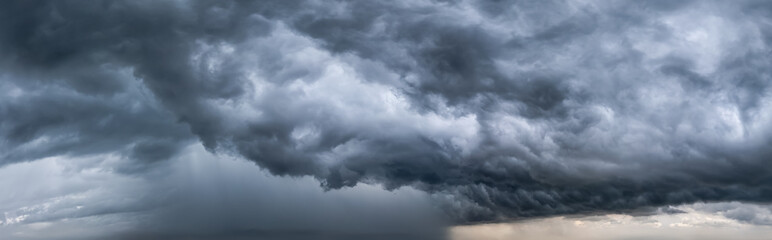 Obraz premium Dramatic Storm Clouds Over Open Sky With Overwhelming Atmospheric Presence