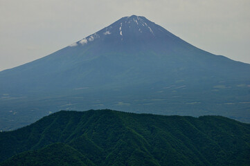 Fototapeta premium 御坂山地の四ヶ岳山頂より望む富士山 