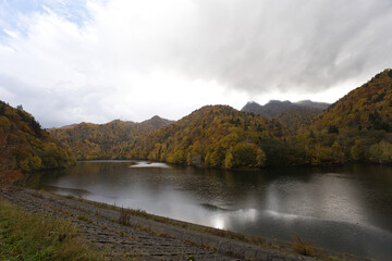 北海道札幌市の定山渓ダム近郊のきれいな秋の紅葉