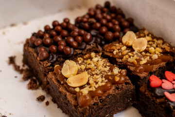 acercamiento a cubierta de brownies de chocolate
