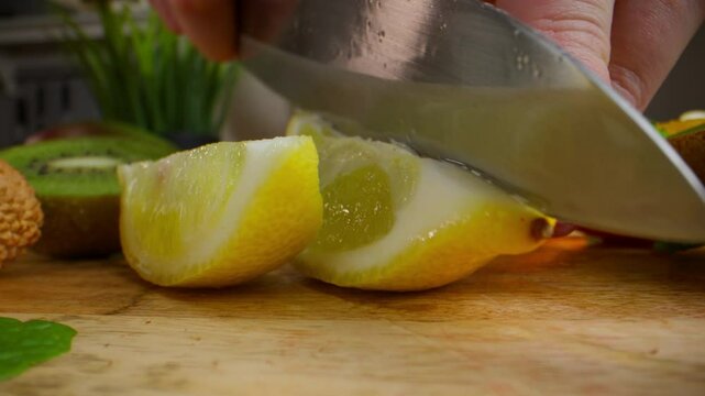 A chef cuts a citrone