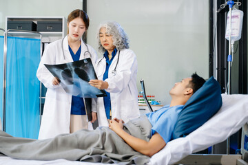 Obraz premium Hospital Ward Male and Male Professional Asian Doctors Talk with a Patient, Give Health Care Advice,