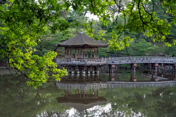 Obraz premium Ukimido Pavilion in Nara park early in the morning