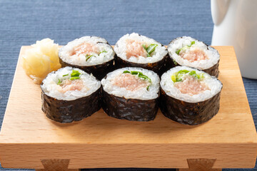 ネギトロ巻き　鮨