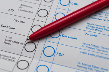 Wahlschein ankreuzen - Stimmzettel - Briefwahl
