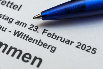 Wahlschein ankreuzen - Stimmzettel - Briefwahl