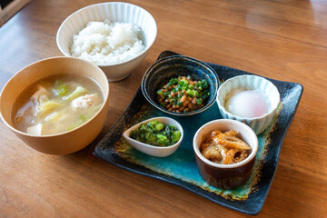 納豆と温泉卵付き和朝食セット