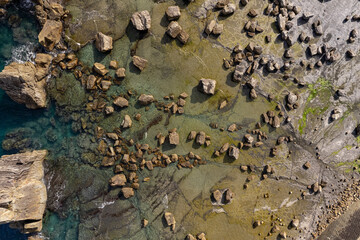 熊野の奇岩、橋杭岩（ドローンによる空撮）