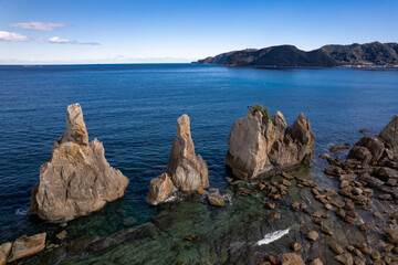 熊野の奇岩、橋杭岩（ドローンによる空撮）