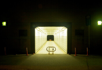 街灯のきれいな通路