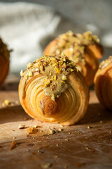 Selbstgemachte New York Rolls – Blätterteigrollen mit Schokocreme und Pistazienfüllung