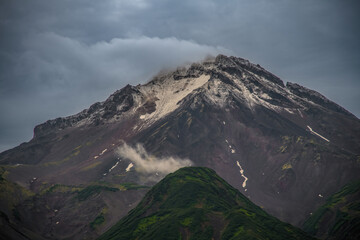 mt hood in the clouds
