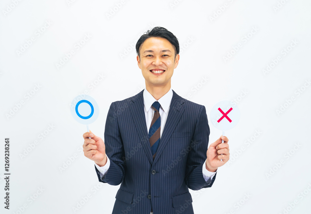Aufkleber ビジネス、クイズ、質問、正解、解答、マル、バツ、選択、選ぶ、ビジネスパーソン、男性、ビジネスマン、日本人、笑顔、スーツ、仕事、会社員、サラリーマン、ミドル、ミドルエイジ、中年、30代、40代、おじさん、転職、決断、キャリア、迷う、問題、経営、OK、NG、検討、契約、審査、採用、選考、求人、合否、合格、マナー、講師、アドバイザー、コンサルタント、アドバイス、副業、許可、判断、人物