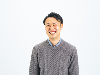 笑顔、笑う、男性、ミドルエイジ、リラックス、ポジティブ、元気、楽しい、嬉しい、喜ぶ、ハッピー、カメラ目線、爆笑、微笑む、ほほえみ、スマイル、満足、充実、スッキリ、爽快、爽やか、ミドル、中年、30代、40代、日本人、おじさん、白バック、切り抜き、コピースペース、広告、パパ、お父さん、フリーランス、ラッキー、チャンス、デンタルケア、ブレスケア、オーラルケア、白い歯、宣材写真、明るい、カジュアル、ライフ © metamorworks