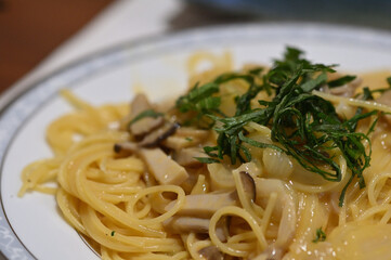 きのこのクリームパスタ