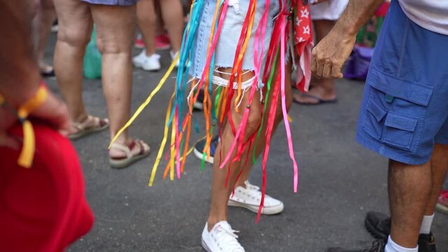Foli&atilde; dan&ccedil;ando em camera lenta