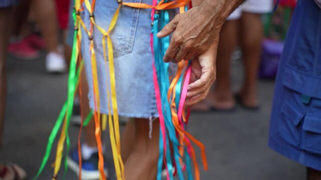 Foli&atilde; dan&ccedil;ando em camera lenta