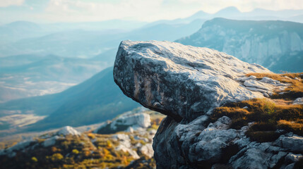 Obraz premium A beautiful mountain plateau on a mountain with a protruding rock, a plateau overlooking a mountain range, a natural wonder, a stunning plateau with a fantastic view.