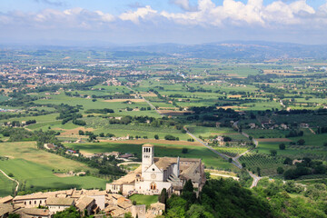 Fototapeta premium panorama del borgo medievale di Assisi nella provincia di Perugia in Umbria