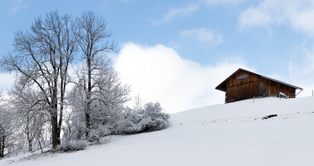 Hütte, Ferienhaus im Winter, Schnee, Winterzeit, am Berg