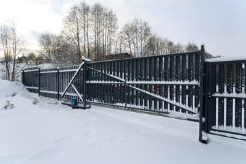 Sliding gates in winter