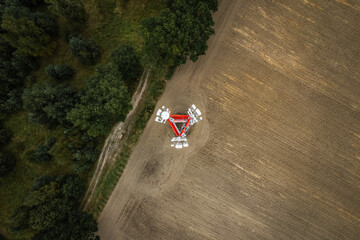 Wieża na polu © Anna