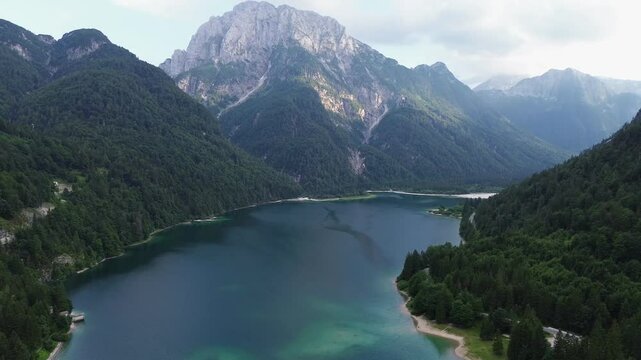 video con drone di Lago del Predil Dolomiti Italia europa