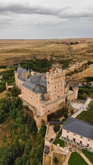 Fototapeta premium foto de drone de Alcázar de Segovia España europa