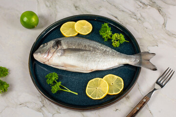 sea bream fish with lemon slices