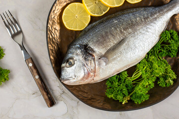 sea bream fish with lemon slices