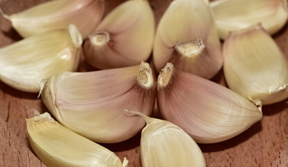 vegetable images. photos of garlic cloves.