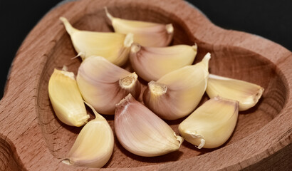 vegetable images. photos of garlic cloves.
