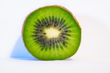 Detailed view of a cross section of a kiwi