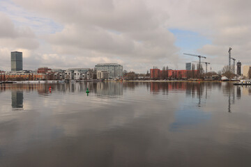 Winter in Berlin; Blick von der Zillepromenade über den Rummelsburger See