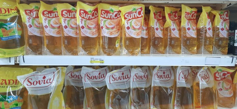 Various of a bottle and pouch cooking oil on the shelf in supermarket. Kitchen daily needs concept. Jakarta, Indonesia - February 15 2025