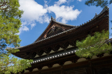 Obraz premium The Butsuden (Buddha Hall) of Daitoku-ji in Kyoto in Asia, Japan, Kansai, Kyoto, in summer, on a sunny day.