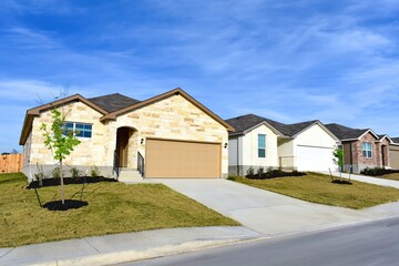 Suburban Single-Story Modern Homes with Well-Maintained Lawns on a Sunny Day