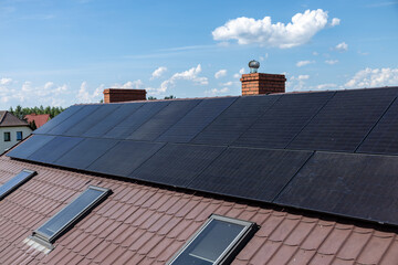 Odnawialne źródła energii, zielona energia ze słońca, panele fotowoltaiczne, instalacja