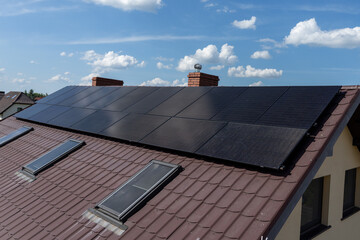Odnawialne źródła energii, zielona energia ze słońca, panele fotowoltaiczne, instalacja
