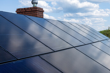 Odnawialne źródła energii, zielona energia ze słońca, panele fotowoltaiczne, instalacja © MR. Stanek