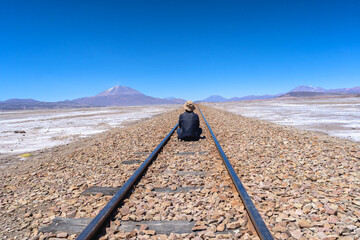山と砂漠と鉄道 - チリの雄大な自然