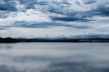 Obraz premium clouds over the lake